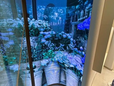 濟(jì)源江漢路室內(nèi)全彩P2.0軟模組安裝完成  尺寸：1.28*2.4m像素點(diǎn)：640*1200