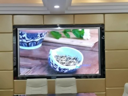 通遼蔡甸區(qū)四小室內(nèi)全彩P1.25安裝調(diào)試完成    尺寸：2.88x1.28m   像素點(diǎn)：1792x1024