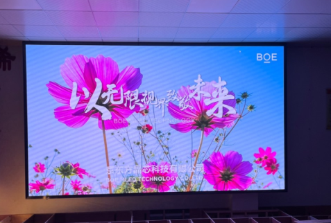 武穴**訓(xùn)練中心P1.8安裝完成 尺寸 ：4.48*2.56； 分辨率 ：2408*1376