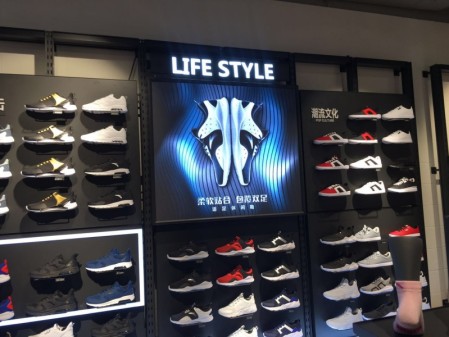 紅河江漢路某鞋店-室內(nèi)Q2.5