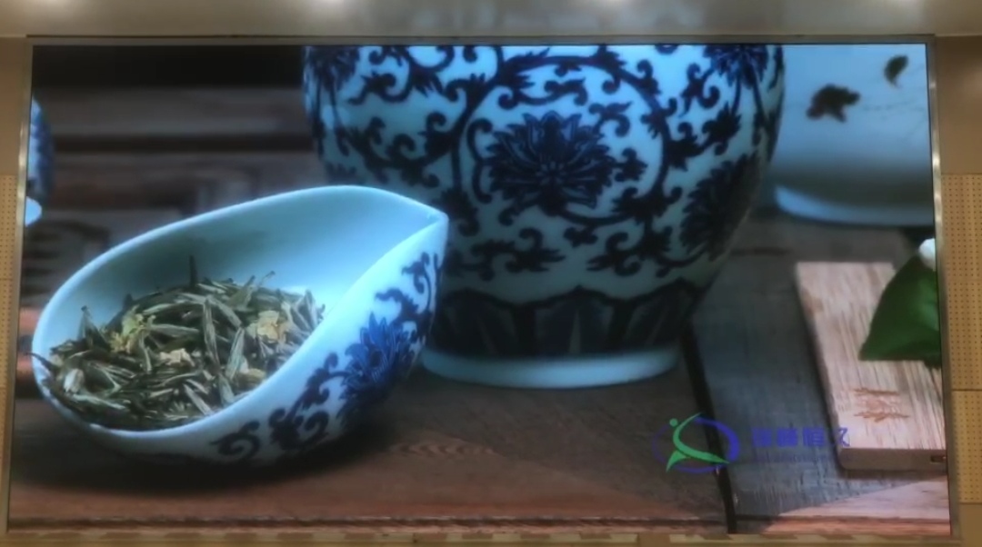 紅河武漢理工大馬房山校區(qū)室內(nèi)全彩P1.8安裝完畢    尺寸：5.12*2.72    像素點(diǎn)：2752*1462